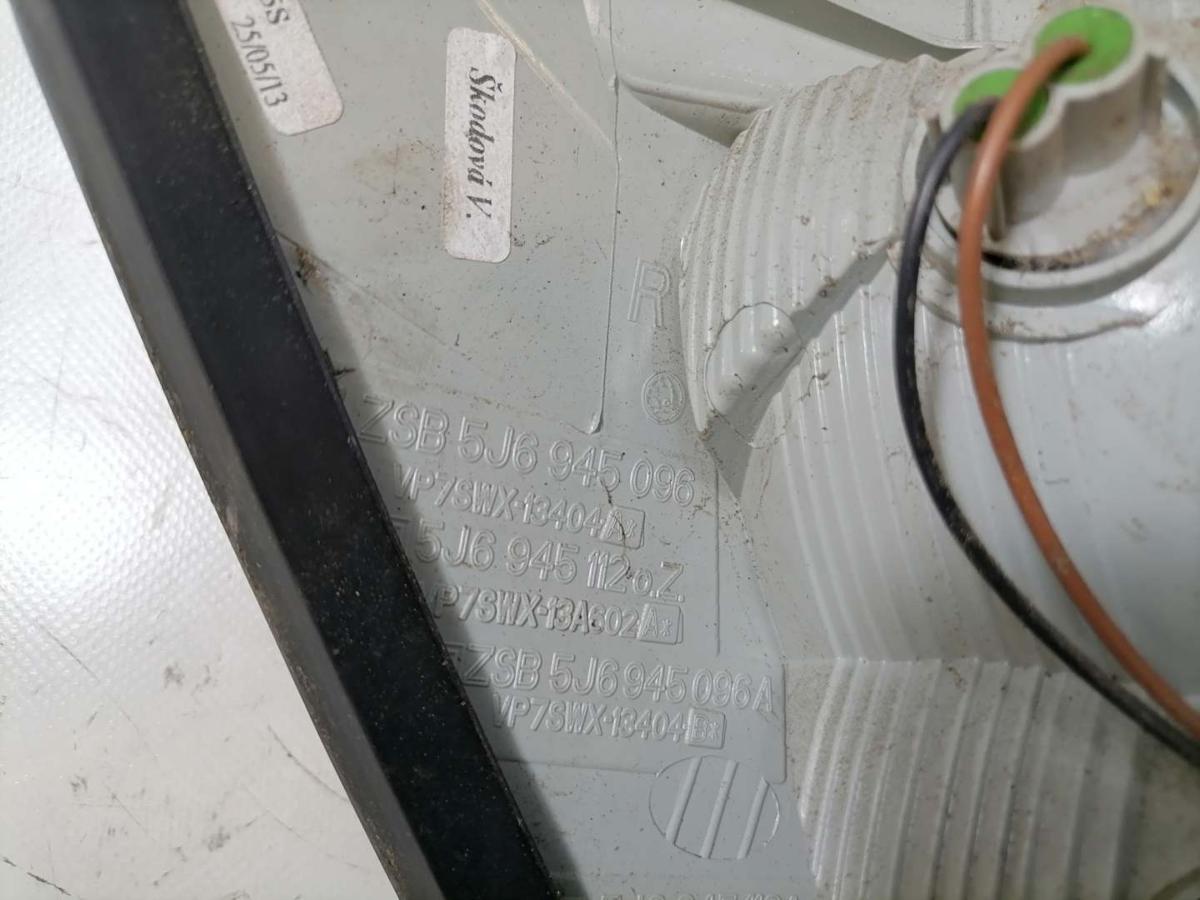 Skoda Fabia 2 5J original Rücklicht Rückleuchte Heckleuchte rechts BJ13 Skoda Fabia 2 5J original Rücklicht Rückleuchte Heckleuchte rechts BJ13